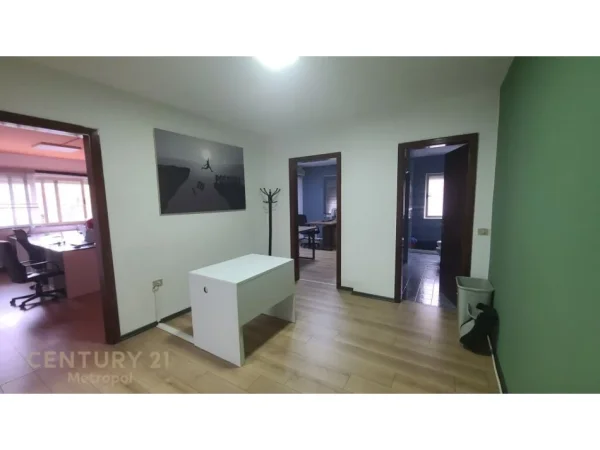 Tirane, shes apartament 2+1+Aneks+Ballkon Kati 2, 105 m² 218.000 € (Perballe Gjimnazit Petro Nini Luarasi Tirana, Albania)