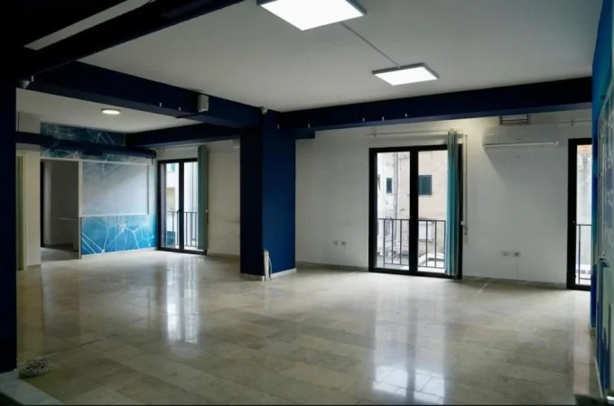 Tirane, jepet me qera ambjent biznesi Kati 2, 120 m² 1.500 € (Don Bosko)