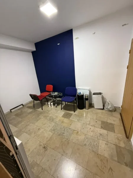 Tirane, jepet me qera ambjent biznesi Kati 2, 120 m² 1.500 € (Don Bosko)
