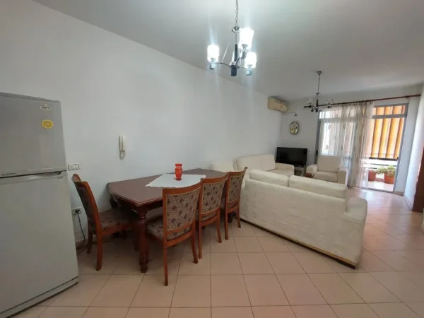 Tirane, jepet me qera apartament 2+1 Kati 5, 101 m² 650 € (Rruga Riza Cerova, Shkolla e Kuqe)