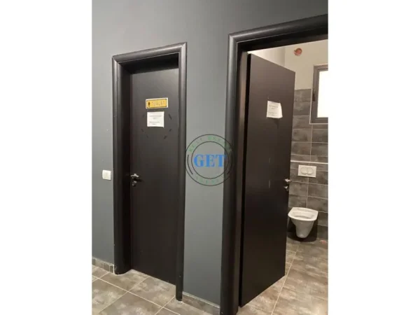 Durres, jepet me qera ambjent biznesi Kati 4, 250 m² (Sheshi Pranvera, Durres.)