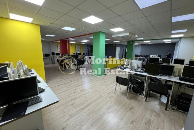 Tirane, jepet me qera ambjent biznesi Kati 1, 562 m² 7.000 € (Rruga Dibres)