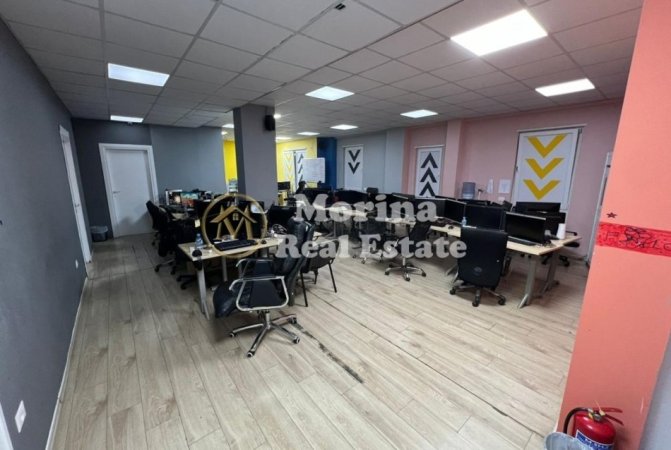 Tirane, jepet me qera ambjent biznesi Kati 1, 562 m² 7.000 € (Rruga Dibres)