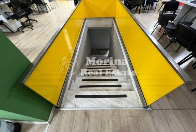 Tirane, jepet me qera ambjent biznesi Kati 1, 562 m² 7.000 € (Rruga Dibres)