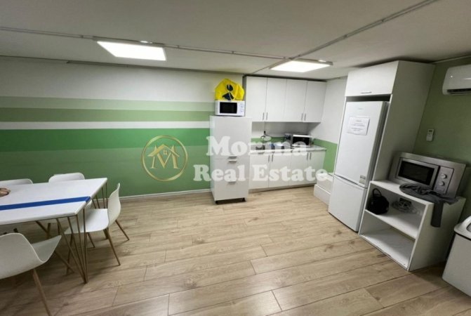 Tirane, jepet me qera ambjent biznesi Kati 1, 562 m² 7.000 € (Rruga Dibres)