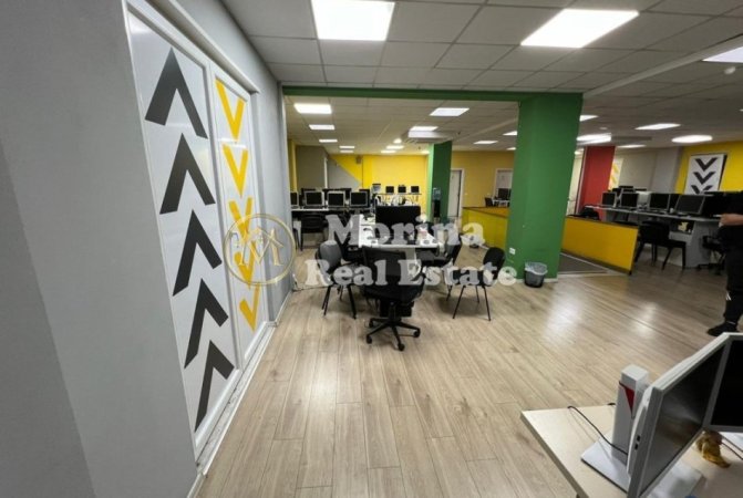 Tirane, jepet me qera ambjent biznesi Kati 1, 562 m² 7.000 € (Rruga Dibres)