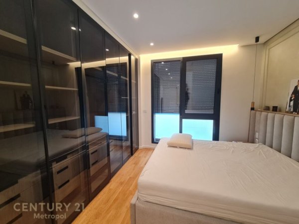 Tirane, jepet me qera apartament 3+1 Kati 1, 149 m² 2.300 € (teg)