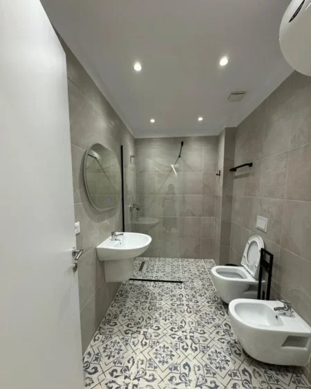 Tirane, jepet me qera apartament 1+1+Ballkon , 72 m² 800 € (myslym shyri)
