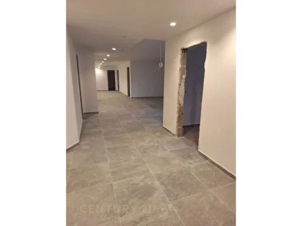 Tirane, shes hotel , 6.095 m² (FARKE)