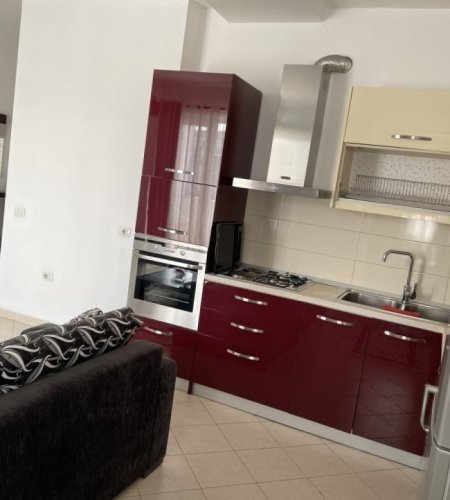 Tirane, jepet me qera apartament 2+1+Ballkon Kati 3, 85 m² 500 € (Ali Demi)