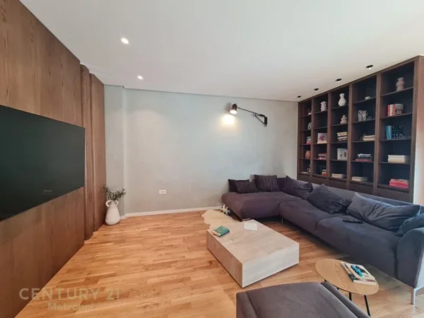 Tirane, jepet me qera apartament 3+1+Aneks+Ballkon Kati 1, 149 m² 2.300 € (TEG)
