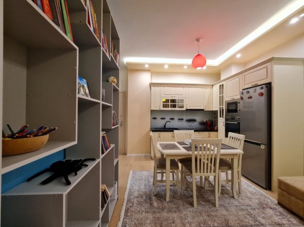 Tirane, jepet me qera apartament 1+1+Ballkon Kati 7, 60 m² 650 € (Komuna e Parisit , Kika 2)