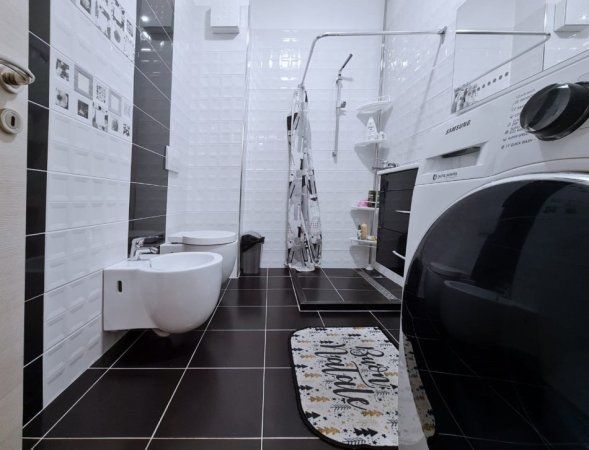 Tirane, jepet me qera apartament 1+1+Ballkon Kati 7, 60 m² 650 € (Komuna e Parisit , Kika 2)