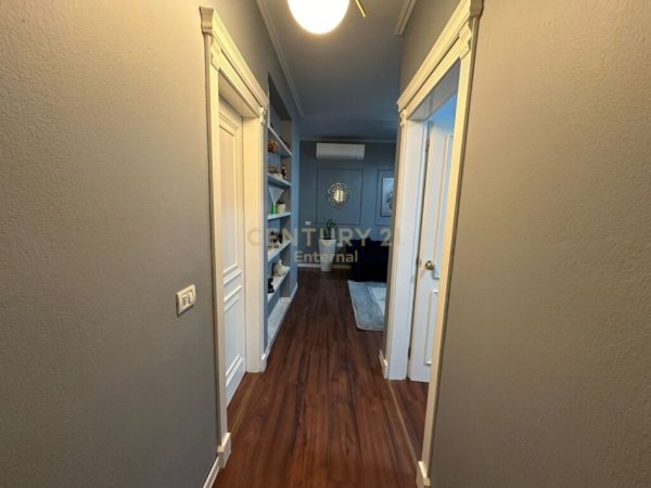 Tirane, jepet me qera apartament 2+1 Kati 2, 102 m² 800 € (kopeshti botanik)
