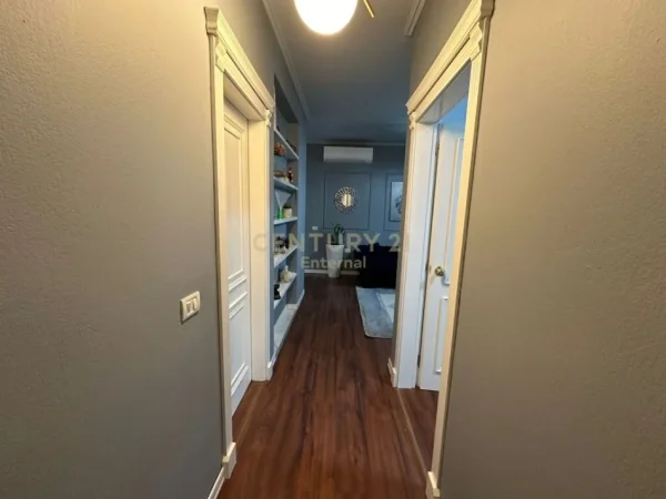 Tirane, jepet me qera apartament 2+1 Kati 2, 102 m² 800 € (kopeshti botanik)