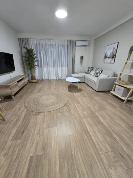 Tirane, jepet me qera apartament 1+1+Ballkon Kati 2, 75 m² 800 € (PAZARI I RI)