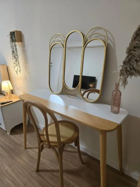 Tirane, jepet me qera apartament 1+1+Ballkon Kati 2, 75 m² 800 € (PAZARI I RI)