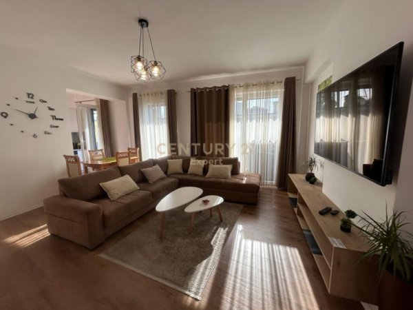 Tirane, jepet me qera apartament 1+1+Aneks+Ballkon Kati 3, 108 m² 800 € (RRUGA E DURRESIT)