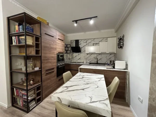 Tirane, jepet me qera apartament 2+1+Aneks+Ballkon Kati 5, 90 m² 850 € (Rruga e Kavajes)