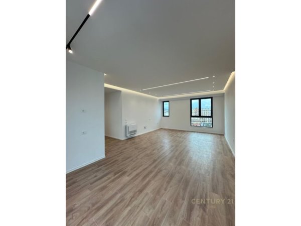 Tirane, jepet me qera apartament 2+1+Aneks+Ballkon Kati 7, 120 m² 1.200 € (Rruga e Kavajes)