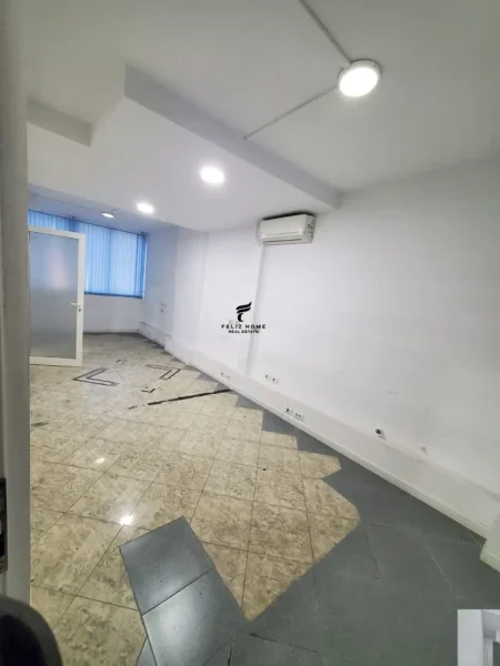 Tirane, jepet me qera dyqan Kati 1, 310 m² 3.100 € (TAIWANI)