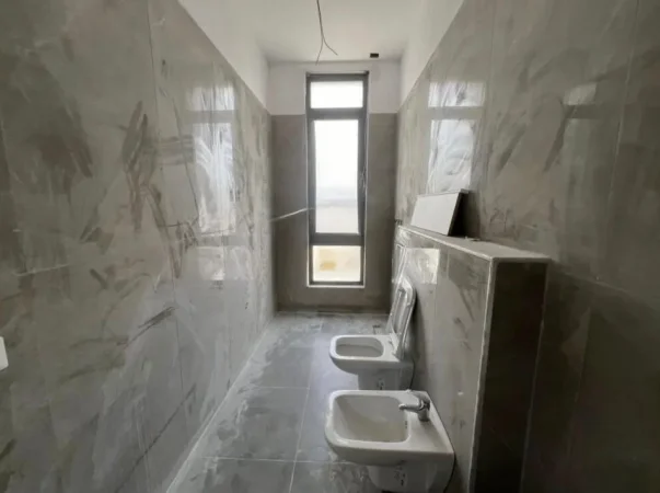 Tirane, jepet me qera apartament 2+1+Ballkon Kati 2, 115 m² 500 € (Ish dogana .rruga dritan hoxha)
