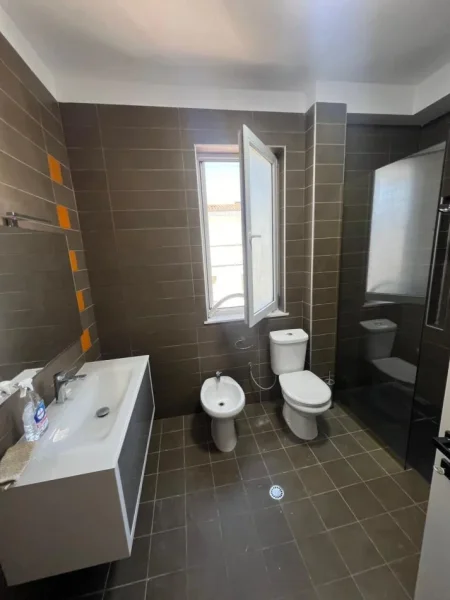 Tirane, shitet apartament 2+1 Kati 4, 102 m² 230.000 € (pranë Kopshtit Zoologjik, Rr. Eduart Mano)