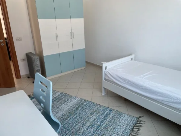 Tirane, jepet me qera apartament 2+1+Ballkon Kati 3, 90 m² 500 € (Tregu Elektrik)