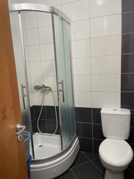 Tirane, jepet me qera apartament 2+1+Ballkon Kati 3, 90 m² 500 € (Tregu Elektrik)