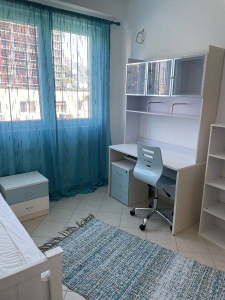 Tirane, jepet me qera apartament 2+1+Ballkon Kati 3, 90 m² 500 € (Tregu Elektrik)