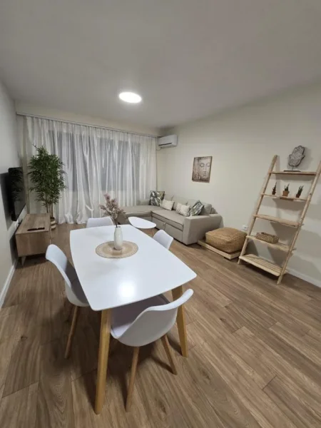 Tirane, jepet me qera apartament 1+1+Ballkon Kati 2, 75 m² 800 € (PAZARI RI)