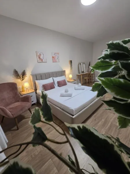 Tirane, jepet me qera apartament 1+1+Ballkon Kati 2, 75 m² 800 € (PAZARI RI)