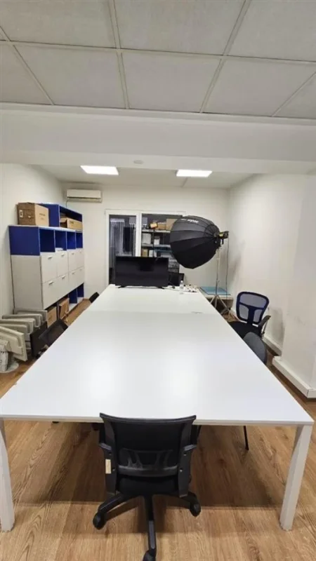 Tirane, jepet me qera zyre Kati 3, 311 m² 3.000 € (Bllok)