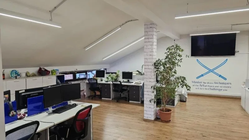 Tirane, jepet me qera zyre Kati 3, 311 m² 3.000 € (Bllok)