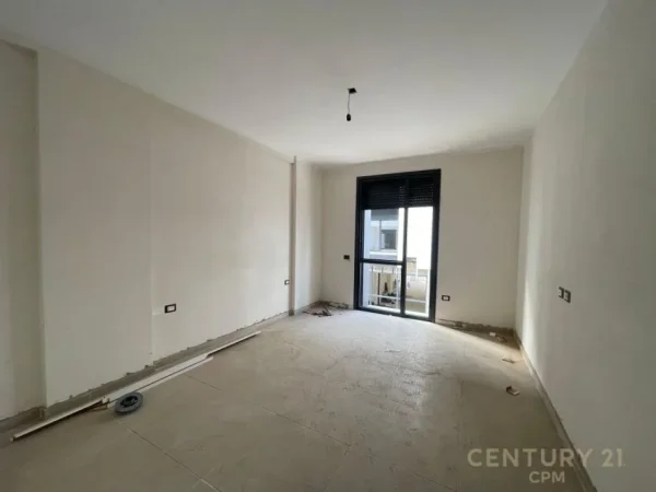 Tirane, shes apartament 1+1+Aneks+Ballkon Kati 1, 72 m² 148.000 € (Liqeni i Thatë)