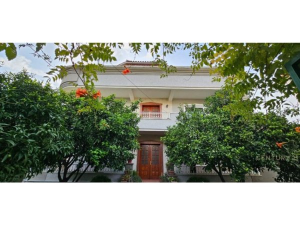 Tirane, jepet me qera Vile 3 Katshe Kati 3, 350 m² 2.000 € (BLLOKU I VILAVE SELITE)