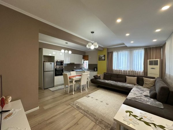 SHITET APARTAMENT 2+1+VERANDE TEK KOPSHTI BOTANIK