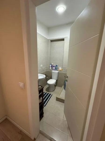SHITET APARTAMENT 2+1+VERANDE TEK KOPSHTI BOTANIK