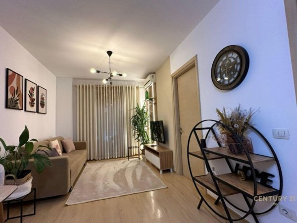 Tirane, jepet me qera apartament 1+1+Aneks+Ballkon Kati 4, 64 m² 600 € (Kompleksi Magnet, 21 Dhjetori)
