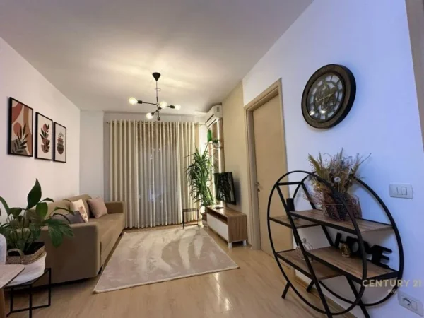 Tirane, jepet me qera apartament 1+1+Aneks+Ballkon Kati 4, 64 m² 600 € (Kompleksi Magnet, 21 Dhjetori)