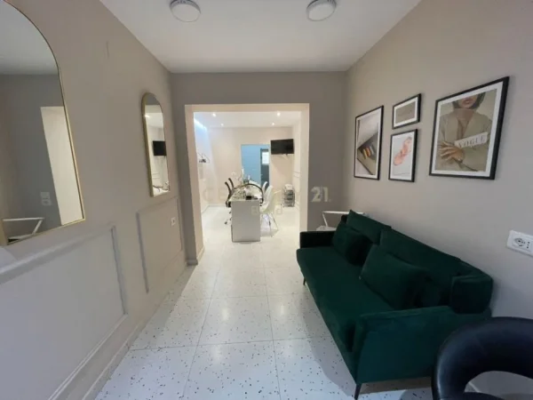 Tirane, jepet me qera ambjent biznesi , 66 m² 700 € (Shkolla e Baletit)