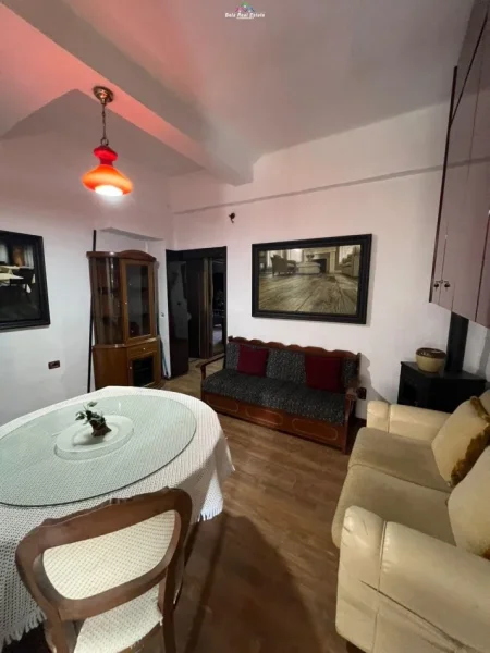 Tirane, jepet me qera apartament 2+1 Kati 2, 105 m² 600 € (Stadiumi Dinamo,)