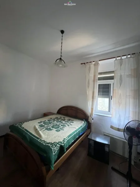 Tirane, jepet me qera apartament 2+1 Kati 2, 105 m² 600 € (Stadiumi Dinamo,)