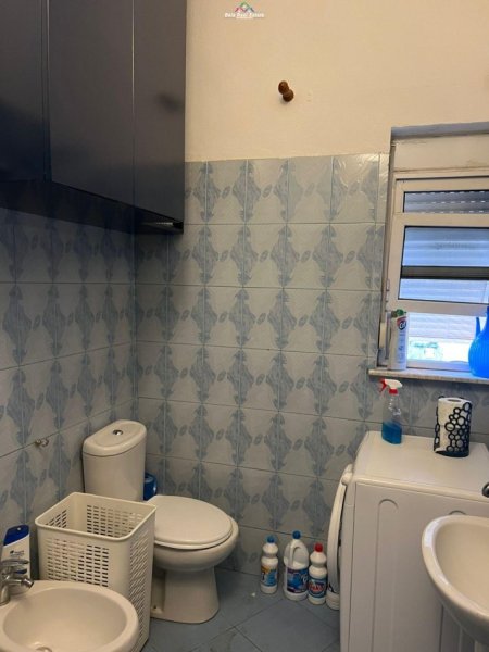 Tirane, jepet me qera apartament 2+1 Kati 2, 105 m² 600 € (Stadiumi Dinamo,)