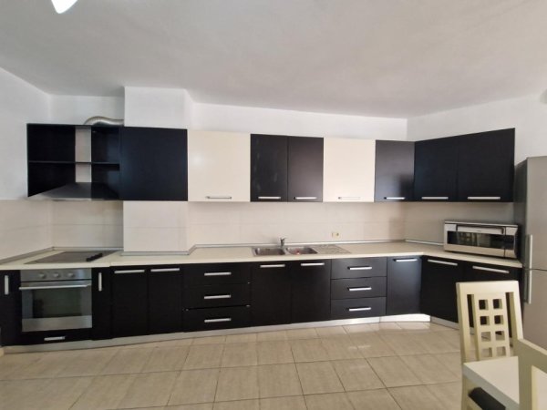 Tirane, jepet me qera apartament 2+1+2+Bllk , 140 m² 350 € (Yzberisht, Rr. e Qelqit)