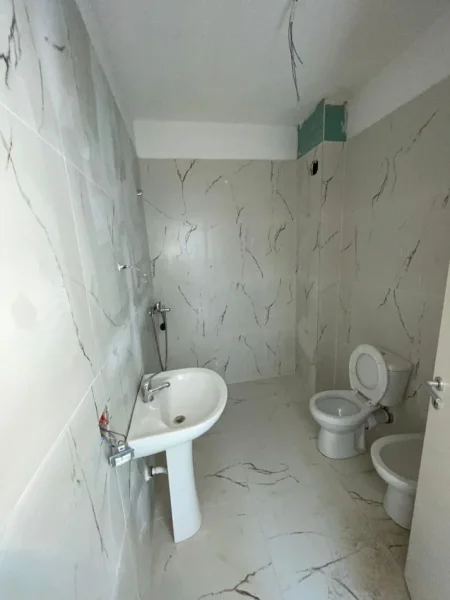 Tirane, shitet apartament 3+1+Aneks+Ballkon Kati 4, 145 m² 333.500 € (Rruga e Durrësit Tiranë,Shqipëria)