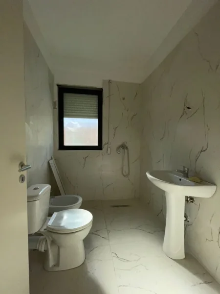 Tirane, shitet apartament 3+1+Aneks+Ballkon Kati 4, 145 m² 333.500 € (Rruga e Durrësit Tiranë,Shqipëria)