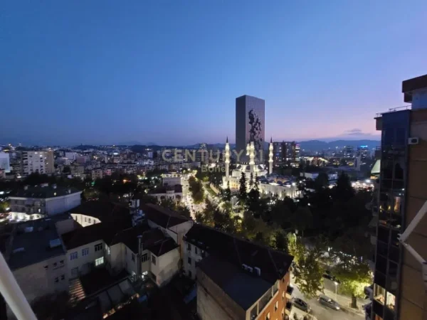 Tirane, jepet me qera apartament 2+1+Aneks+Ballkon Kati 10, 108 m² 980 € (Parlamenti)