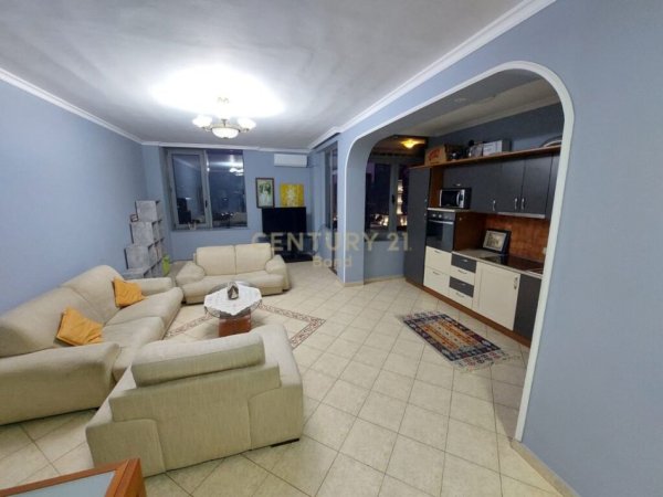 Tirane, jepet me qera apartament 2+1+Aneks+Ballkon Kati 10, 108 m² 980 € (Parlamenti)