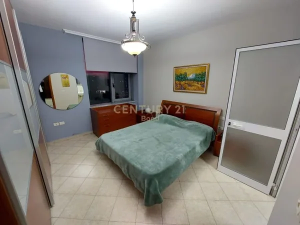 Tirane, jepet me qera apartament 2+1+Aneks+Ballkon Kati 10, 108 m² 980 € (Parlamenti)